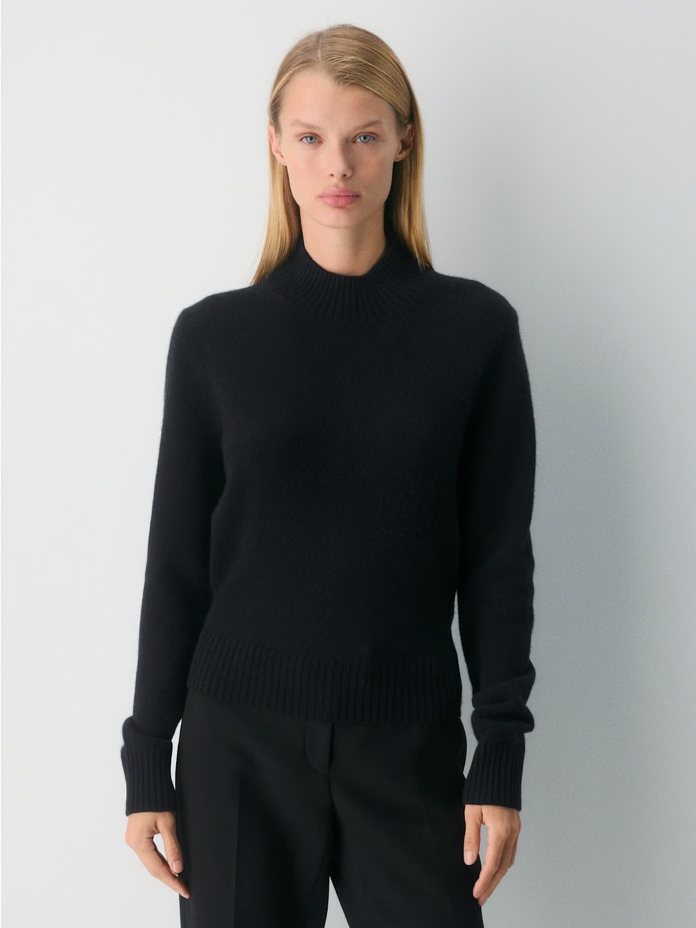 NWT - Aritzia Essential Cashmere Folio Mockneck - Medium - Black